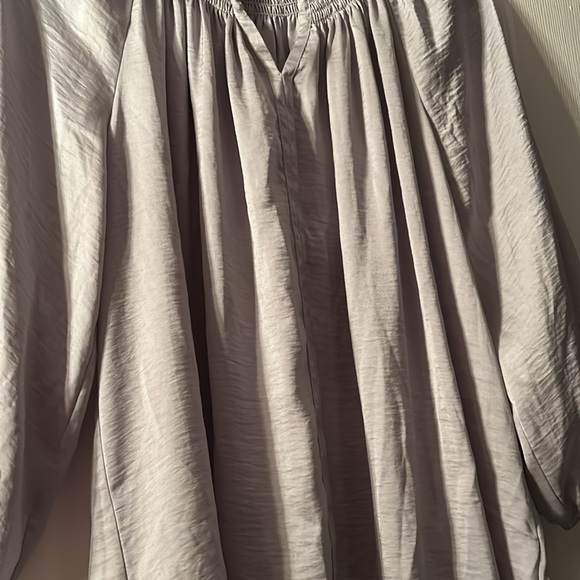 Gray/Silver Top XL 🩷 - Picture 5 of 6